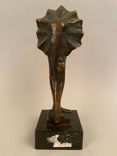 null Victor LIPOWKA (born in 1956) 

Ballerina 

Bronze with brown patina resting...