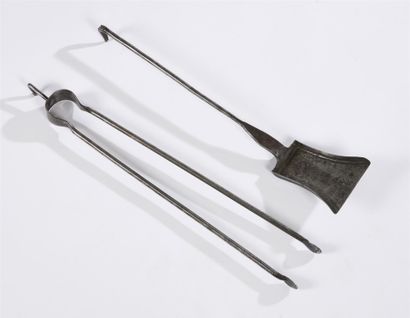 null TWO PAIRS OF PELLETS AND PENCETTES for fireplace in metal. 

19th century