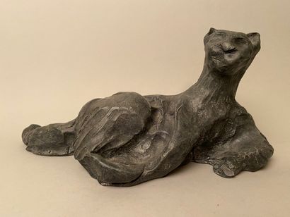 null Henri ALBY (1929-2002)

Reclining cat

Proof in bronze with lost wax, blue patina,...