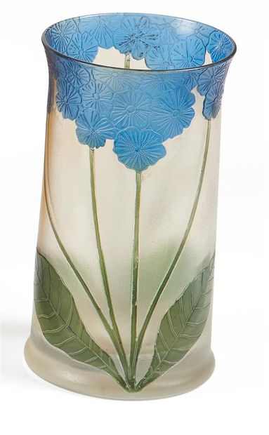 null FAUCCI

Tubular vase with slightly conical neck. Proof in white glass with floral...