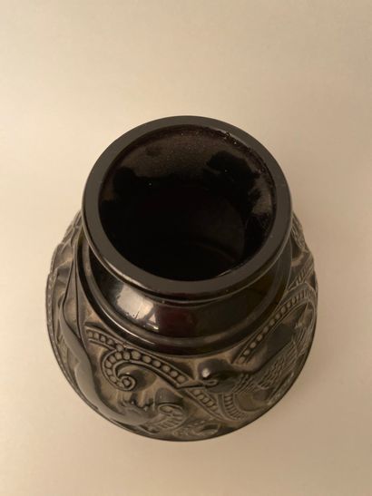 null Work of the 30s

A black glass vase with relief decoration of fox, doe and bird...