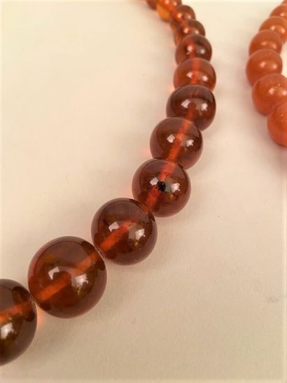 null TWO COLLARS of amber balls or composition in fall.

Diameter: 25 and 19 cm