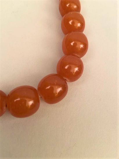 null TWO COLLARS of amber balls or composition in fall.

Diameter: 25 and 19 cm