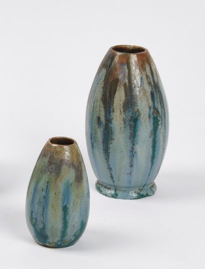 null SCHOOL OF CARRIES

Two vases, one larger than the other, with ovoid body and...