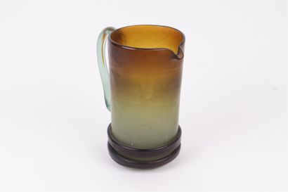 null Georges de FEURE (1868-1943)

A green-brown blown glass jug with a tubular body...