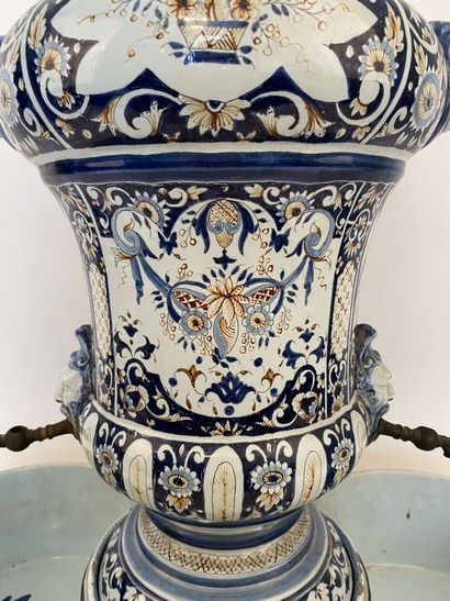 null ROUEN (in the taste of)

Fountain in earthenware with two taps and double basin,...
