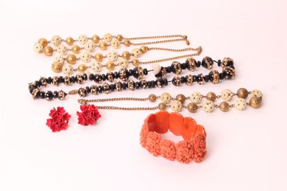null Set of costume jewelry including a coral and imitation coral bracelet, four...