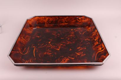 null Italian work from the 20th century 

Brown Plexiglas tray with square cut sides...