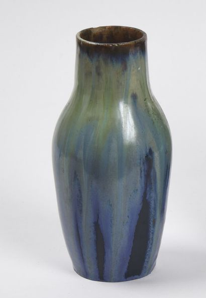 null SCHOOL OF CARRIES

Stoneware vase with ovoid body and open neck. Blue and violet...