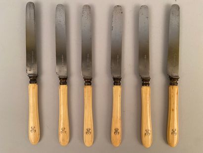null CARDEILHAC

Six silver-plated metal fruit knives, the handles in bone engraved...