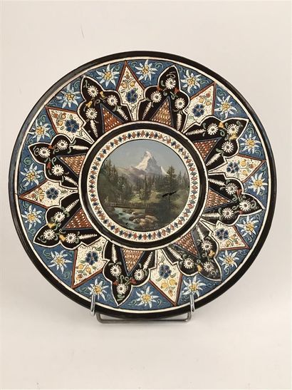 null THOUNE 

Round dish in glazed earthenware with polychrome decoration in the...