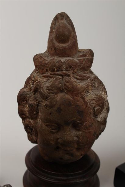 null SIX ethnic and antique style objects in carved stone and terracotta. 

H. 7...