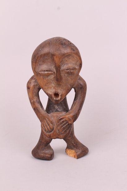 null THREE carved wood subjects. 

African folk art 

H. 19,5 cm to 73 cm 

(acc...