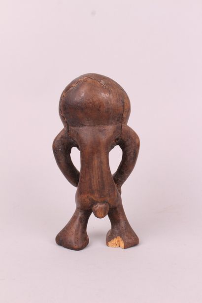 null THREE carved wood subjects. 

African folk art 

H. 19,5 cm to 73 cm 

(acc...