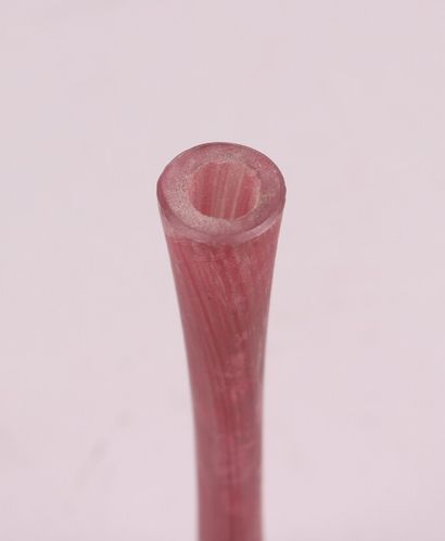 null DAUM

Small soliflore vase with globular body and long tubular neck in red marmorated...