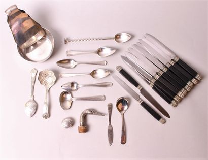 null LOT OF silver and stainless steel metal including : 

- six grapefruit spoons

-...