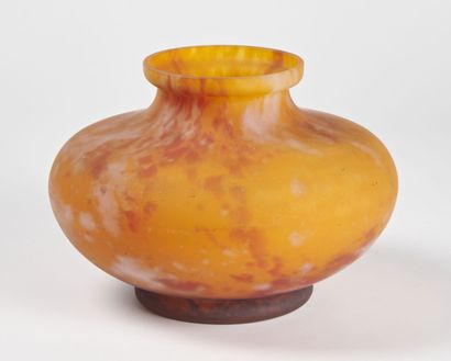 null IN THE TASTE OF LEGRAS

Baluster vase in orange glass.

Height : 20 cm 

Diameter...