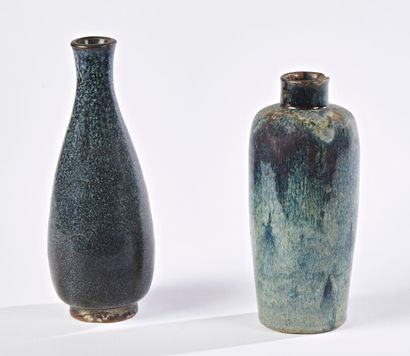 null TRAVAIL FRANCAIS, vers 1920

Deux vases en céramique, l'un à corps ovoïde épaulé...