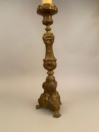 null A gilded metal CIERGE PICTURE, the baluster shaft with acanthus leaves. 

Height...