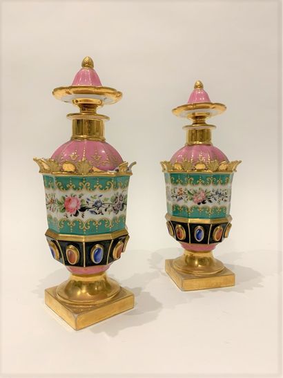 null PARIS 

Pair of porcelain covered vases with cut sides, with polychrome floral...
