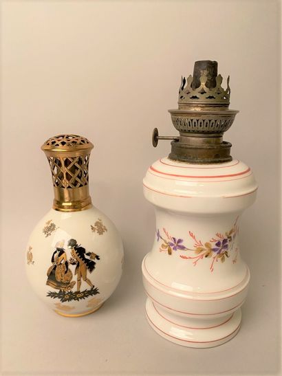 null Camille THARAUD (1878-1956) pour LIMOGES 

Lampe brûle-parfum Berger en porcelaine...