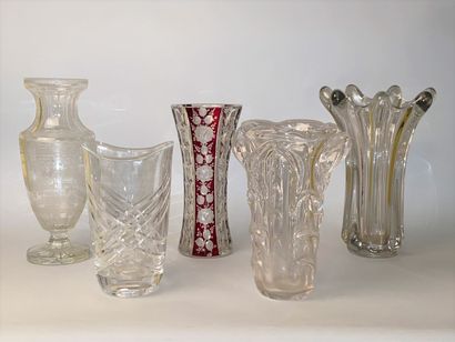 null Set of five crystal and glass vases, some cut and engraved. 

Height from 23...