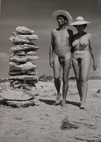School of the XXth century

Naked couple...