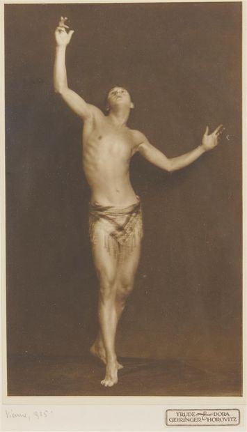 null Trude GEIRINGER & Dora HOROWITZ (XX)

Portrait de Jacques Catelin, Vienne, 1925.

Ensemble...