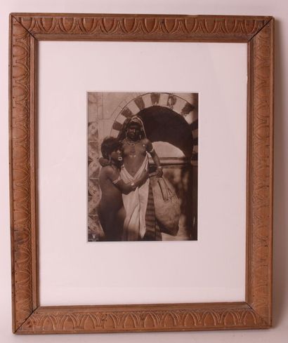 null Rudolf LEHNERT & Ernst LANDROCK (XIX-XX)

Young naked women with jars. 

Photograph,...