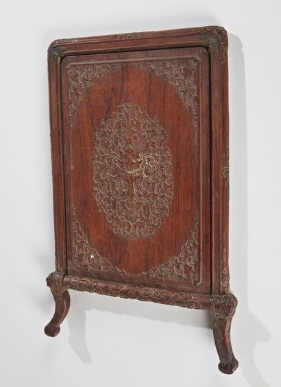 null VIETNAM - XIXe siècle

Miroir à rabat en bois naturel sculpté en léger relief...
