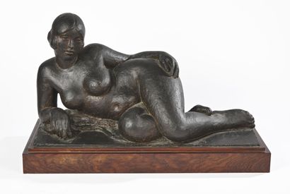  Marcel Antoine Gimond (1894-1961) 
Femme allongée 
Bronze à patine brune 
Signé...