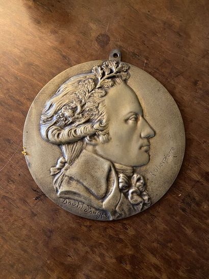 null D'après David d'ANGERS (1788-1856)

Médaille en bronze à l'effigie de Robes...