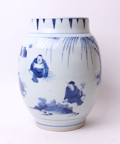 null CHINE

Vase en porcelaine à décor en camaïeu bleu de chinois dans un paysage...