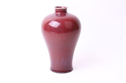 null CHINE

Vase de forme Meiping en porcelaine émaillée sang de boeuf. 

H. 20 ...