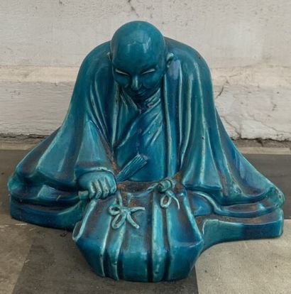 null CHINE

Statuette en céramique émaillée bleu représentant un personnage assis...