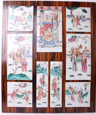 null CHINE, XIXe siècle

Suite de neuf plaques en porcelaine à décor polychrome de...