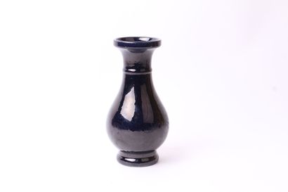 null CHINE

Petit vase vase de forme balustre à col ourlé en porcelaine émaillée...