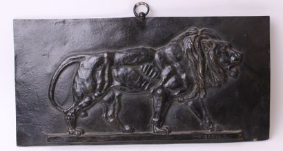 null D'après Antoine Louis BARYE (1796-1875)

Lion en marche rugissant

Bas relief...