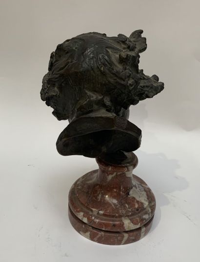 null Jacques Louis VILLENEUVE (1865-1933)

Tête de Bacchus enfant

Epreuve en bronze...