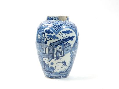 null Delft

Vase de forme ovoïde en faïence à décor en camaïeu bleu d'une femme chinoise...