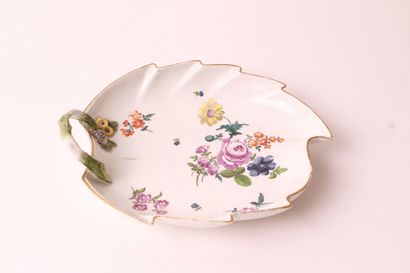 null Meissen

Porcelain leaf-shaped bowl with polychrome decoration of bouquets of...