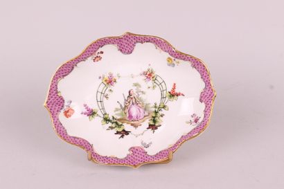null Meissen

Porcelain oval mustard tray with polychrome decoration in the center...