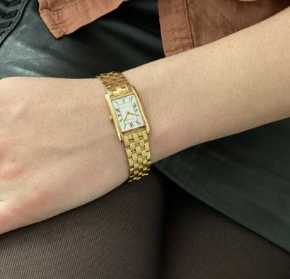 null BUCHERER


Montre bracelet de dame en or jaune 750 millièmes, la montre de forme...
