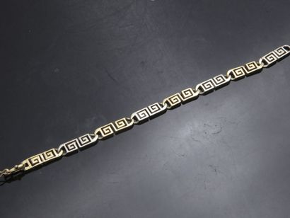 null Bracelet articulé en or 750 millièmes de deux tons, les maillons gravés à décor...