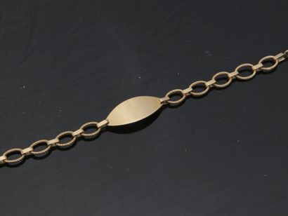 null Bracelet articulé en or jaune 750 millièmes, les maillons ovales gravé à décor...
