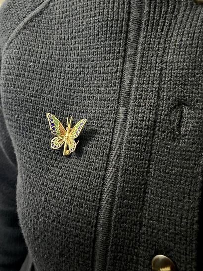 null Broche en or jaune 750 millièmes figurant un papillon, les ailes mobiles entièrement...