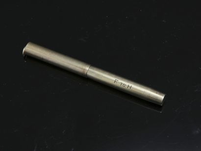 null Petit stylo à plume en or jaune 585 millièmes et métal entièrement gravé de...