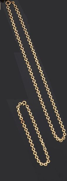 null Collier et bracelet articulés en or jaune 750 millièmes, les maillons de forme...