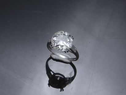 null CHAUMET PARIS


Bague en platine 850 millièmes ornée au centre d'un diamant...