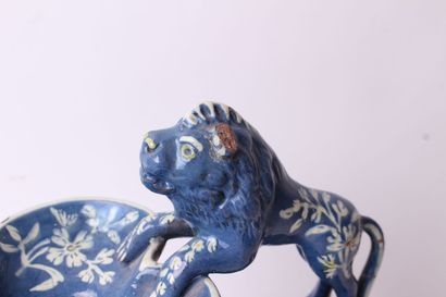 null THOUNE 

Aquamanile provided with a handle in the shape of lion in earthenware...
